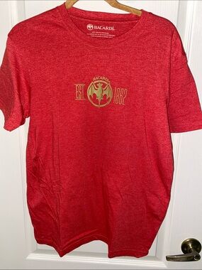 🦩Men’s Red Bacardi Rum Logo Tee🦩